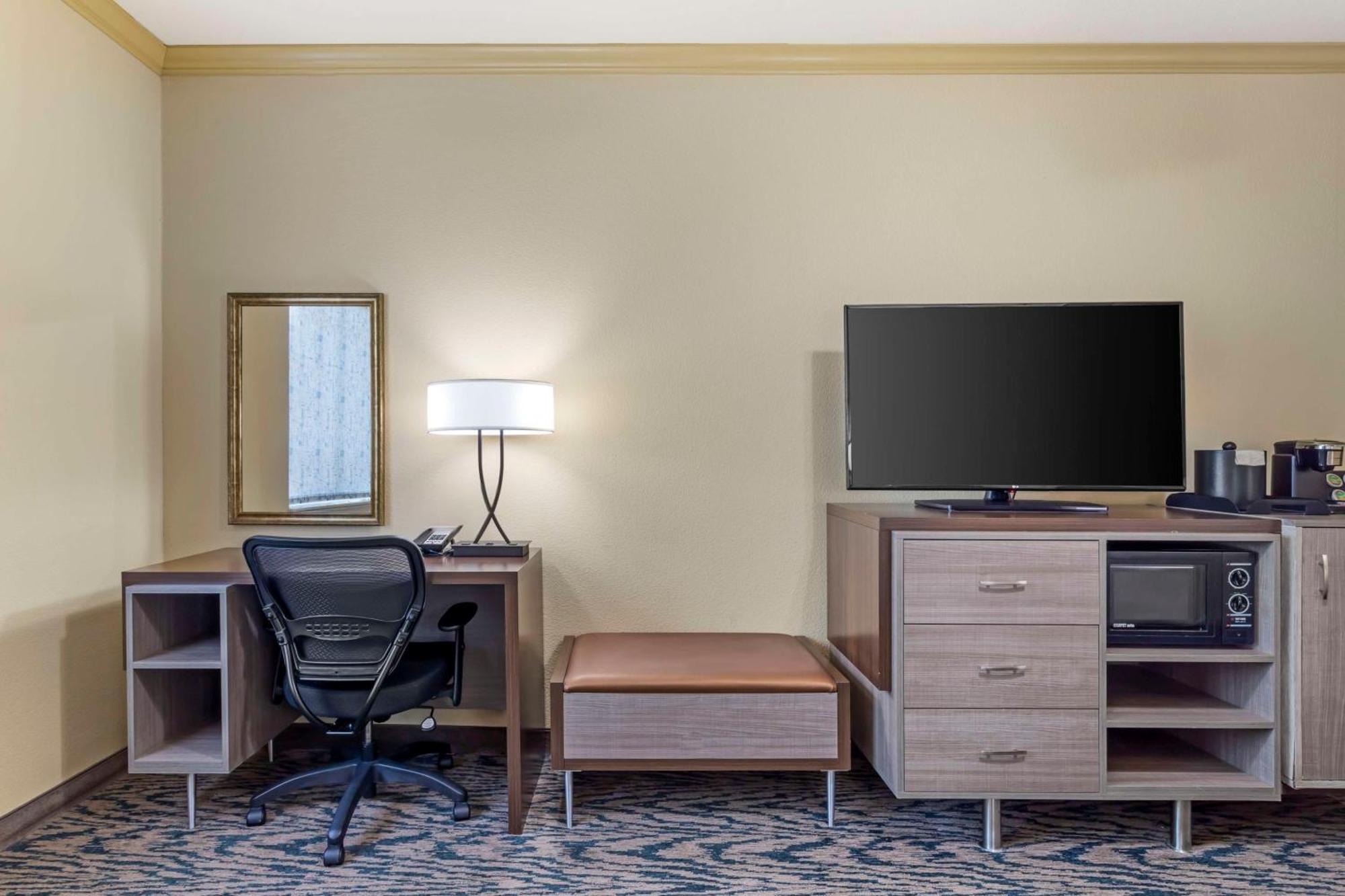 Best Western Plus Crown Colony Inn & Suites Lufkin Exteriör bild