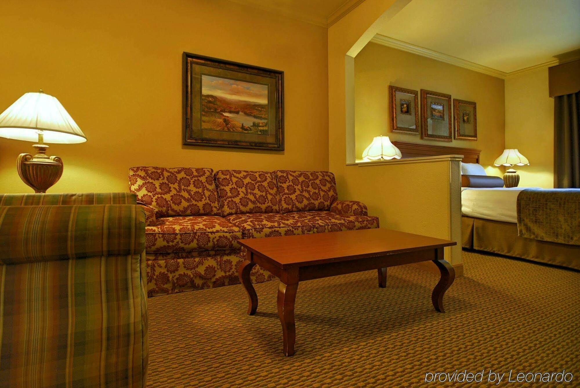 Best Western Plus Crown Colony Inn & Suites Lufkin Exteriör bild